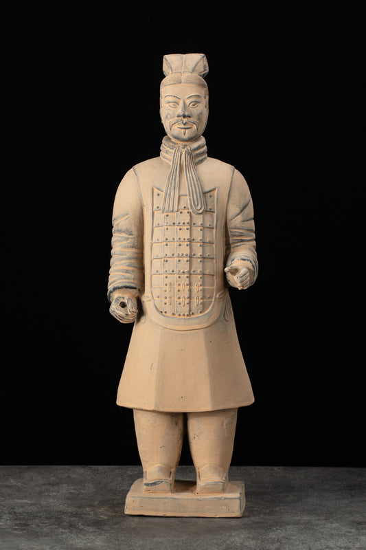 45CM Officier - CLAYARMY-Front view of the 45CM Clayarmy Officer figurine, showcasing intricate details and commanding presence.
