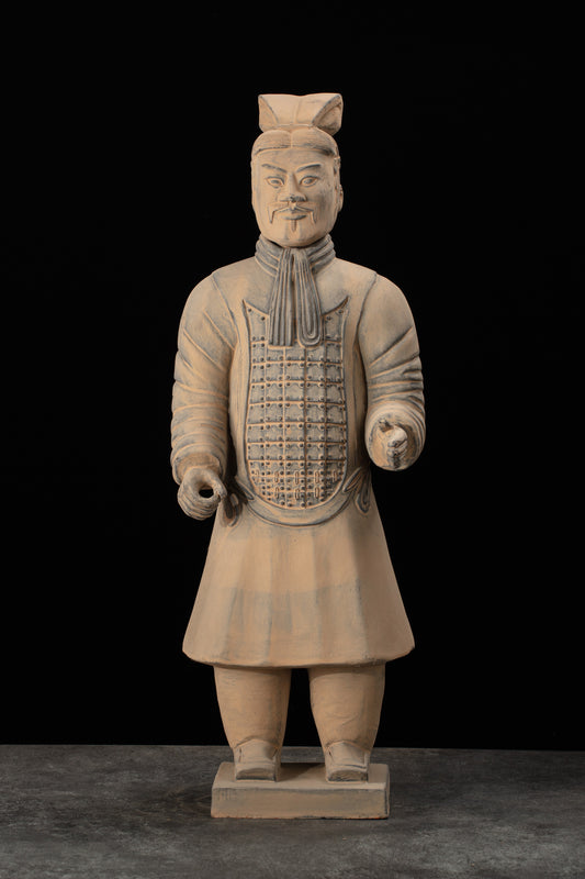 55CM Officier - CLAYARMY-Front view of the 55CM Clayarmy Officer figurine, highlighting intricate details and regal demeanor.